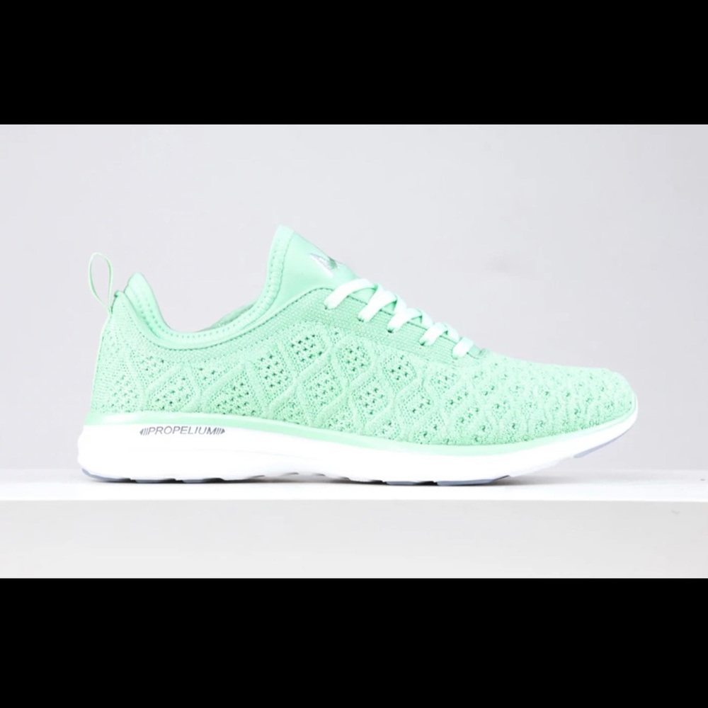 NEW- APL Techloom Phantom size 6.5